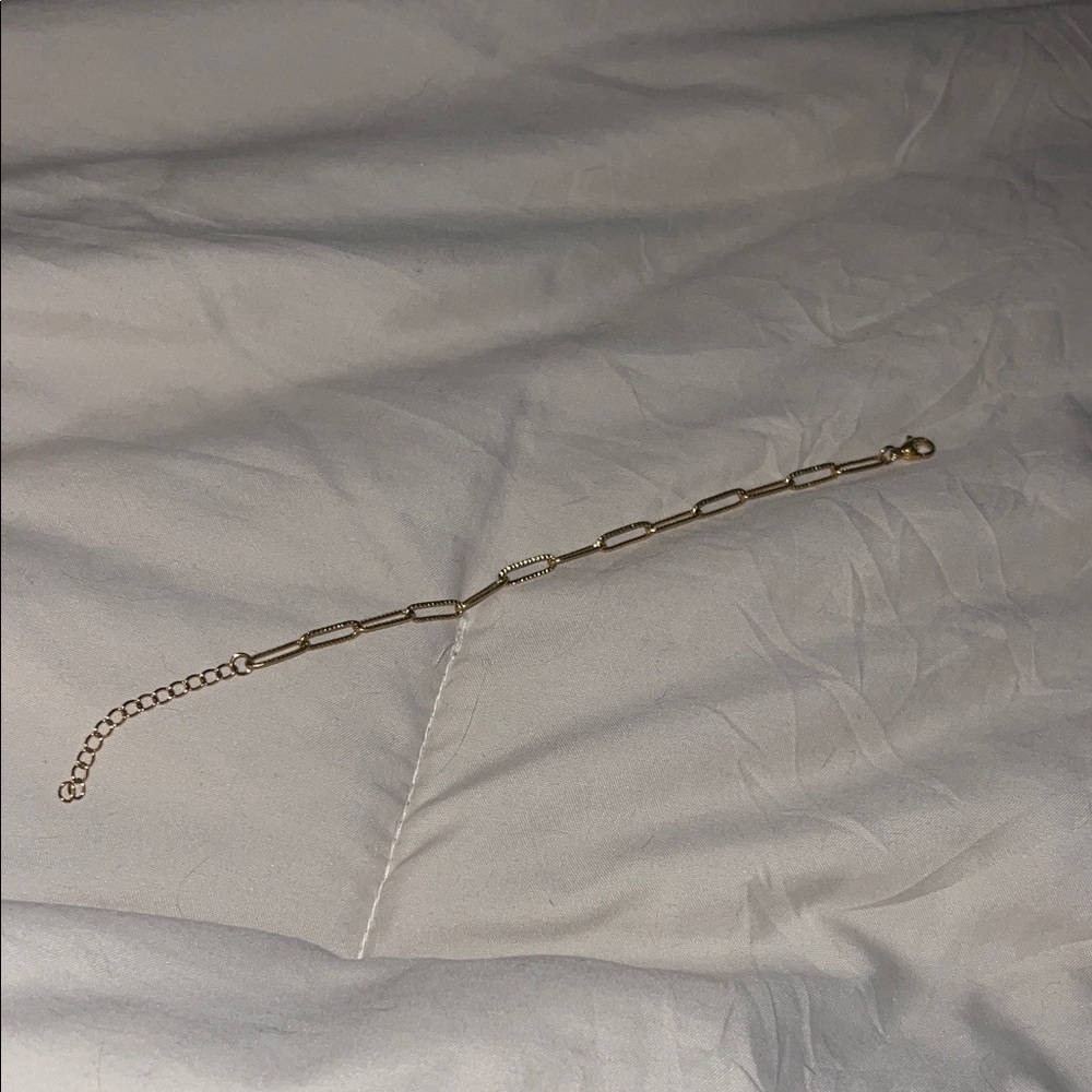 Elegant Gold Chain Bracelet